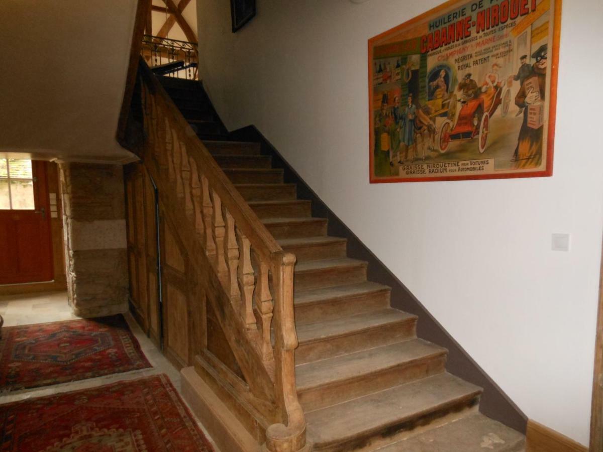 Les Chambres De La Basilique Neuvy-Saint-Sépulchre Eksteriør billede